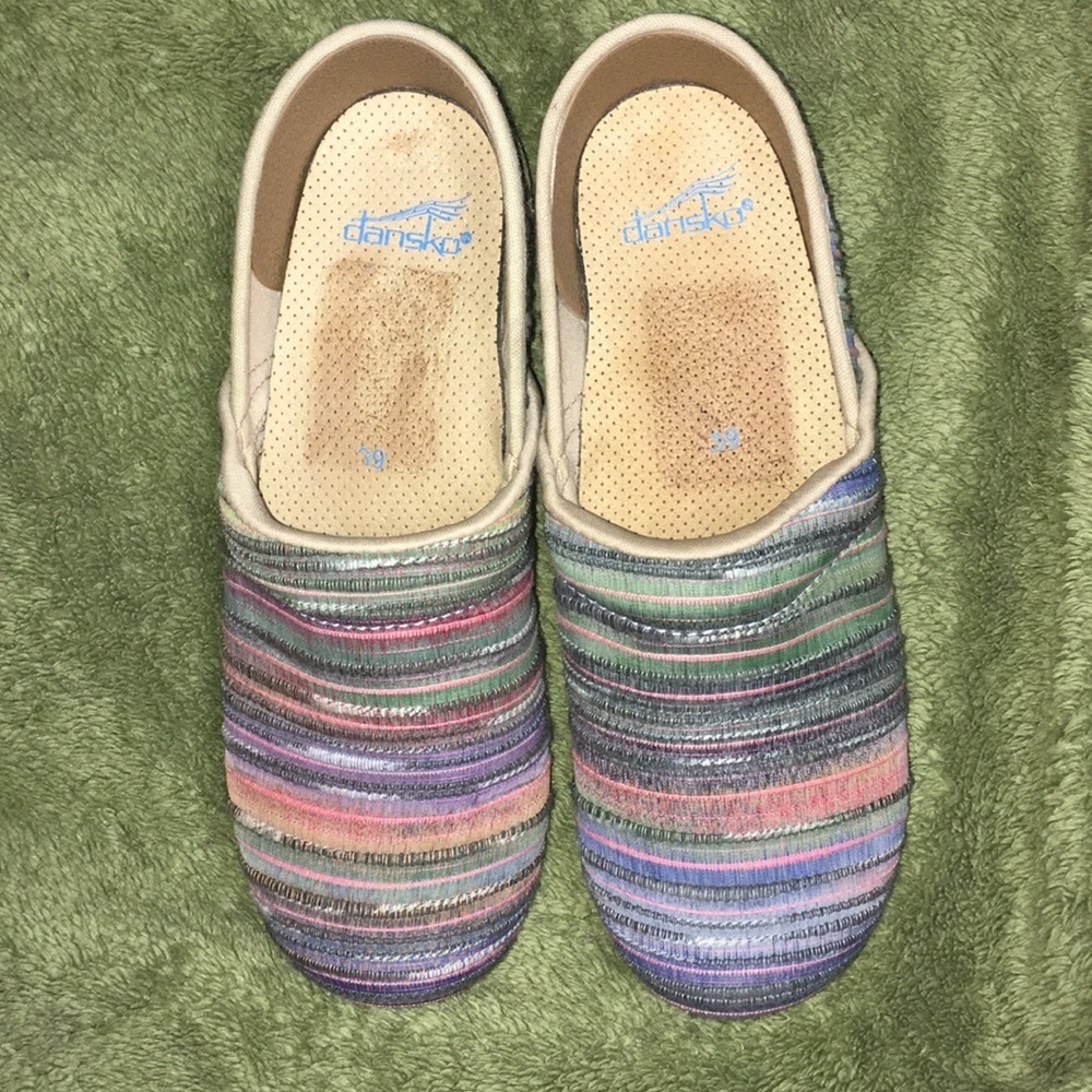 ♥️Dansko multicolored fabric clogs♥️